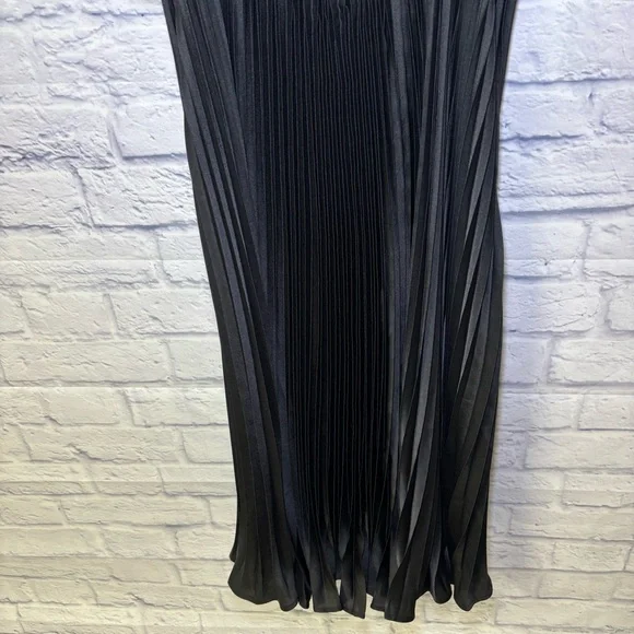 Baltic Born Aubree Accordion Pleated V-Neck A-Line Midi Dress Black Large NWT - Picture 8 of 16